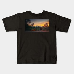 Couple meets the sunset together Kids T-Shirt